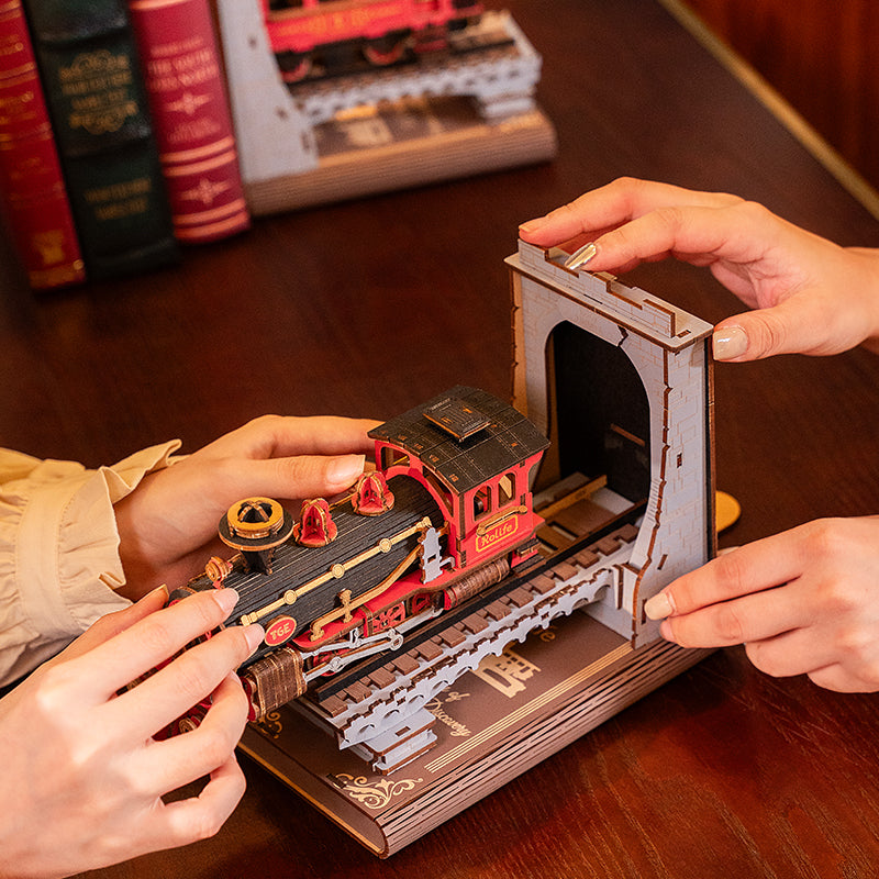 Rolife Century Train DIY Bücherstütze